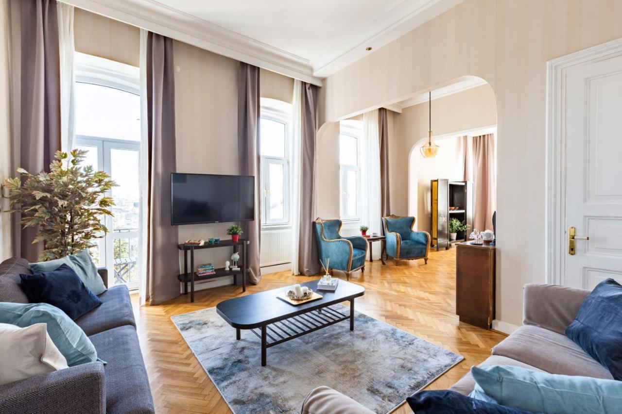 Historical Flat With A Lovely Sea View In Beyoglu Appartement
